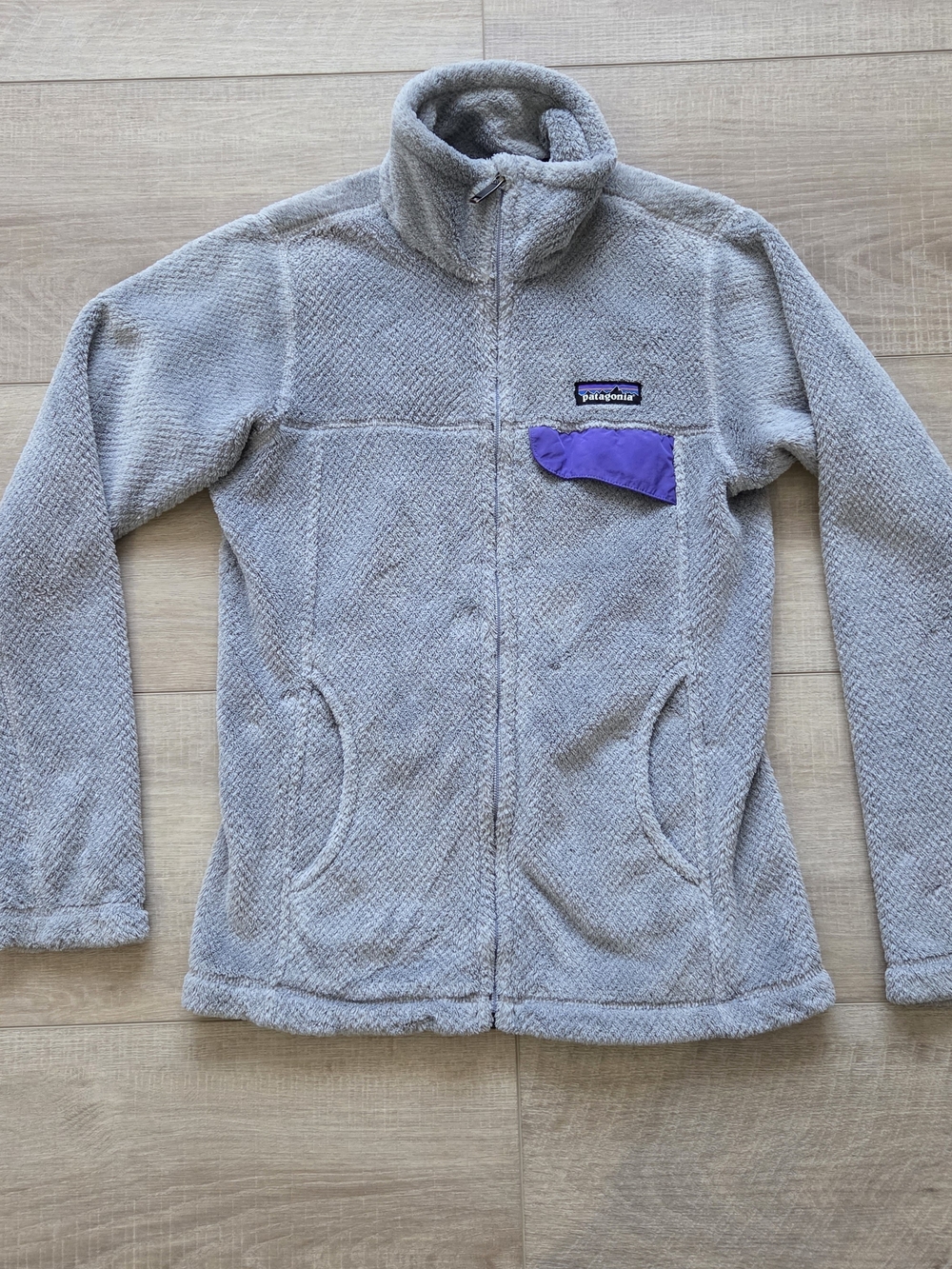Patagonia Women's Light Gray Fleece Jacket with Purple Pocket Accent